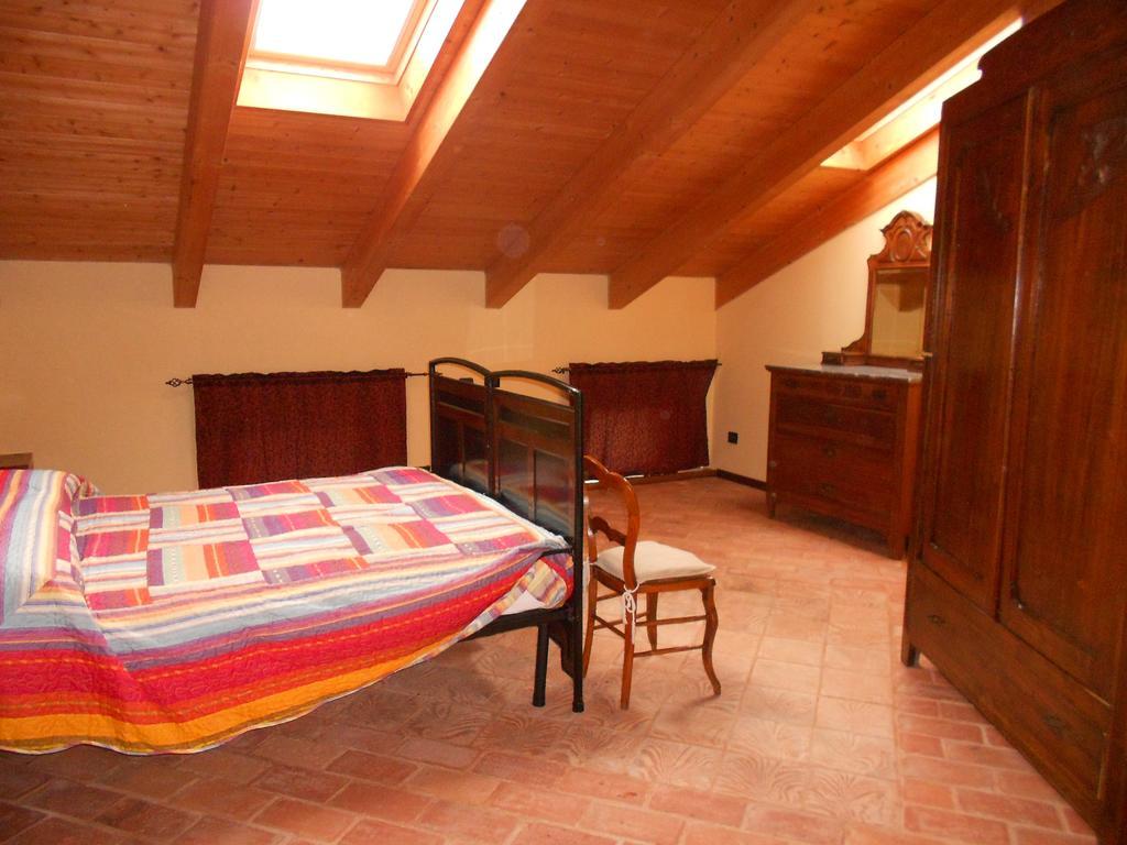 Agriturismo Monrabbioso Apartamento Cereseto Quarto foto